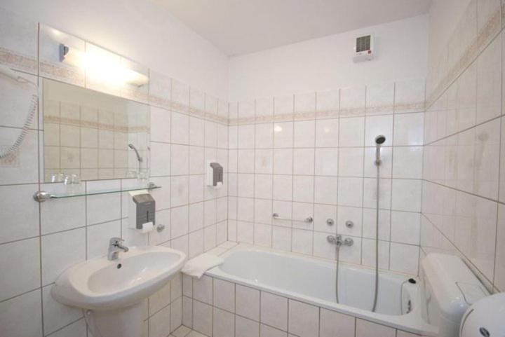 Sunset Motel Szombathely Ruang foto